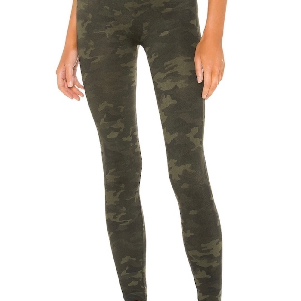 Spanx Look At me Now Camo Green leggings Gently Used size Small - Picture 2 of 8